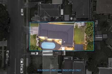 Photo of property in 13 Kurnell Drive, Botany Downs, Auckland, 2010