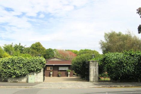 Photo of property in 2 Golf Road, Heretaunga, Upper Hutt, 5018
