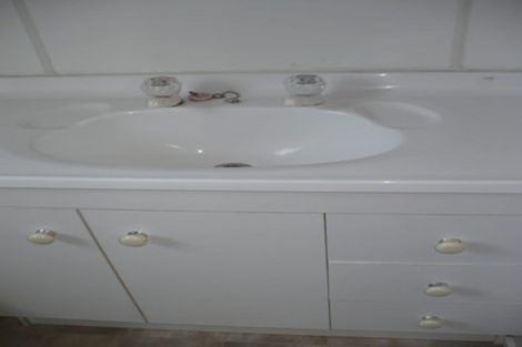 Photo of property in 152 Queens Drive, Lyall Bay, Wellington, 6022