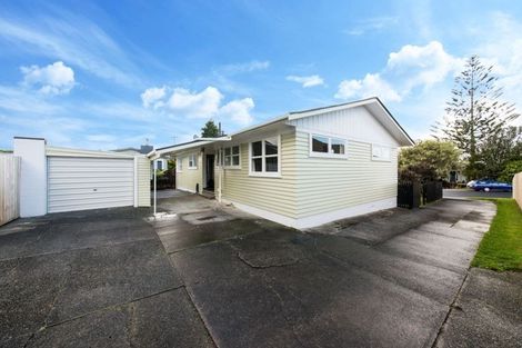 Photo of property in 6 Murray Road, Te Atatu Peninsula, Auckland, 0610