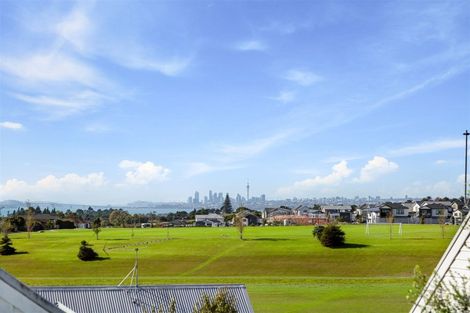 Photo of property in 11/485 Don Buck Road, Massey, Auckland, 0614