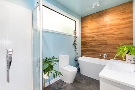 Photo of property in 32 Rona Street, Eastbourne, Lower Hutt, 5013