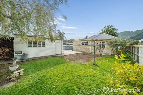 Photo of property in 33 Wellington Road, Wainuiomata, Lower Hutt, 5014