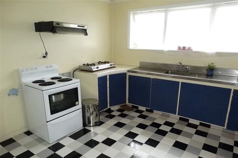Photo of property in 17 Denver Avenue, Sunnyvale, Auckland, 0612