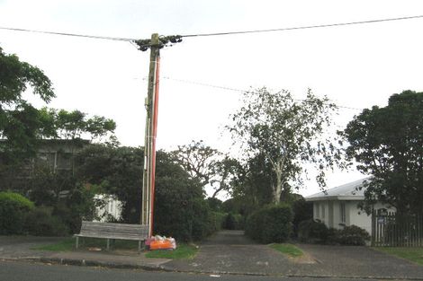 Photo of property in 1/81 Sylvan Avenue, Northcote, Auckland, 0627