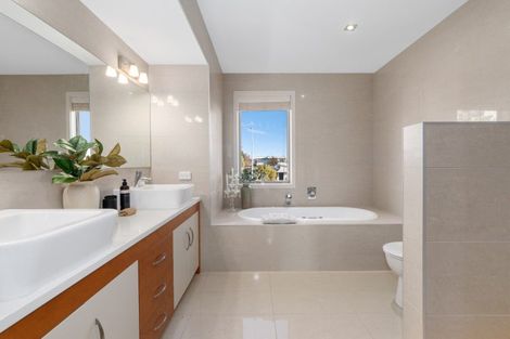 Photo of property in 2b Hinewa Road, Otumoetai, Tauranga, 3110