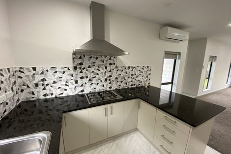 Photo of property in 1 Nagra Lane, Papakura, 2110