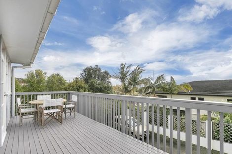 Photo of property in 16 Coronation Road, Glenfield, Auckland, 0627