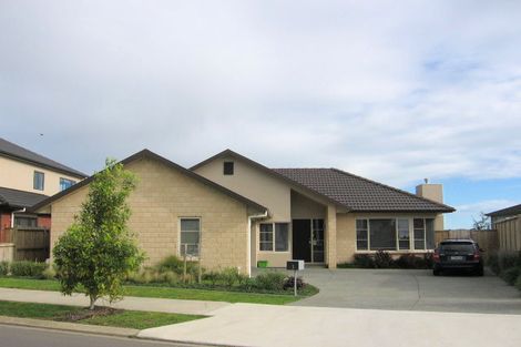 Photo of property in 3 Fernloche Place, Flat Bush, Auckland, 2016