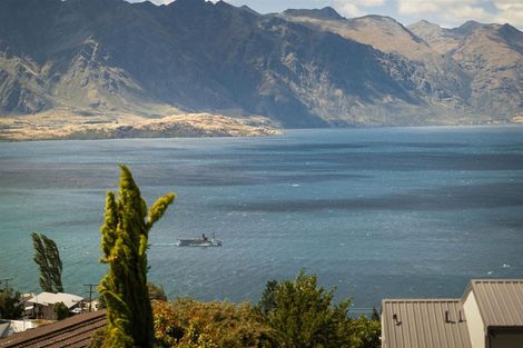 Photo of property in 54d Wynyard Crescent, Fernhill, Queenstown, 9300