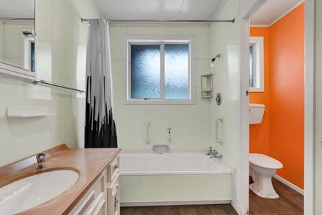 Photo of property in 2a Seyton Street, Stratford, 4332