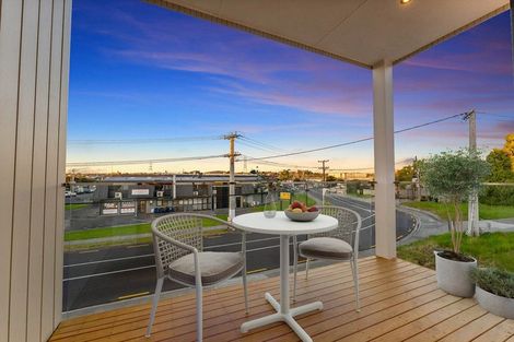 Photo of property in 1/16 Binsted Road, New Lynn, Auckland, 0600