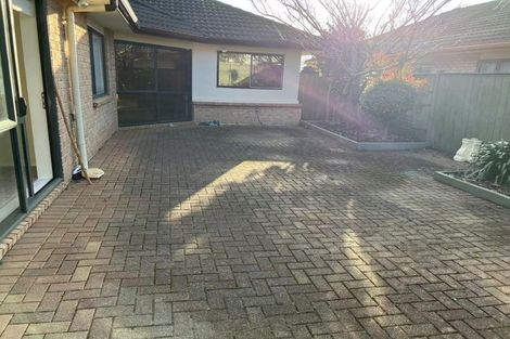 Photo of property in 16 Middlefield Drive, East Tamaki Heights, Auckland, 2016