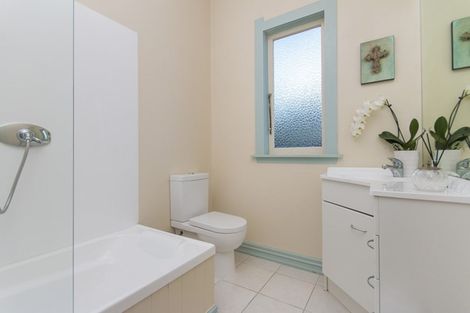 Photo of property in 18 Racecourse Road, Waiuku, 2123