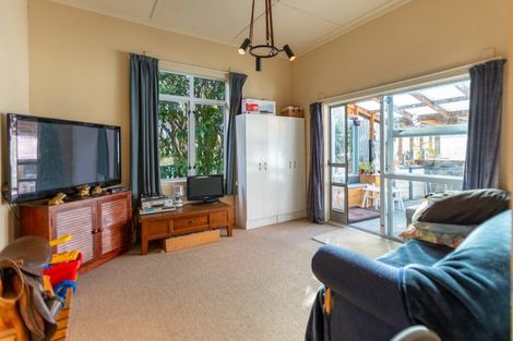 Photo of property in 1 Vogel Street, Woodville, 4920