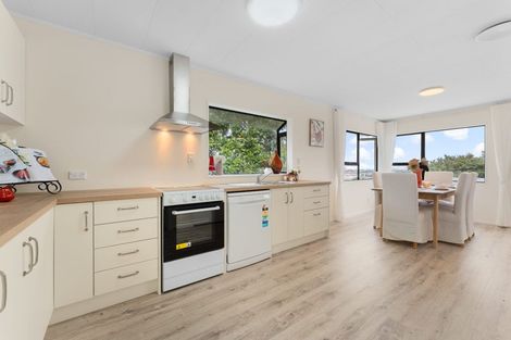 Photo of property in 2/16 Kupari Place, Totara Vale, Auckland, 0629