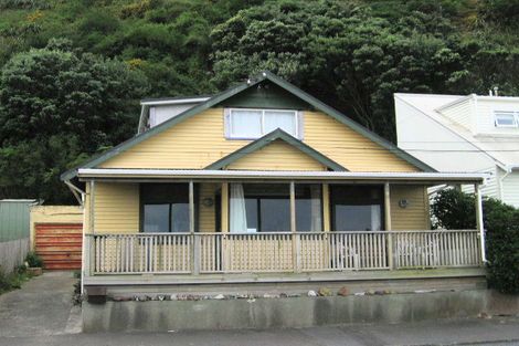 Photo of property in 186 The Esplanade, Island Bay, Wellington, 6023