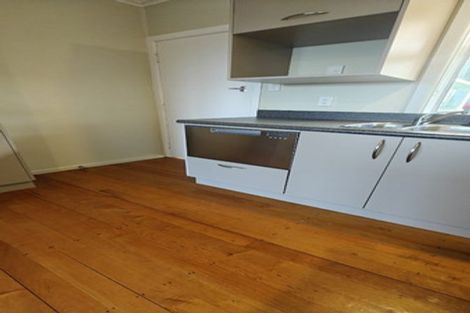 Photo of property in 4/73 Castor Bay Road, Castor Bay, Auckland, 0620