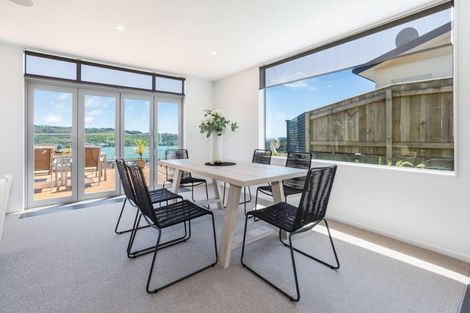 Photo of property in 10 Hanmer Cove, Aotea, Porirua, 5024