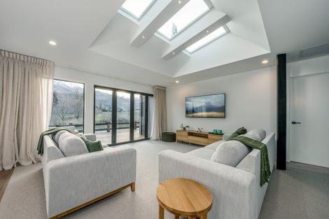 Photo of property in 1 Kamana Rise, Wanaka, 9382