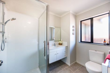 Photo of property in 43 Geneva Terrace, Kelvin Grove, Palmerston North, 4414