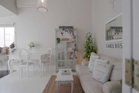 Photo of property in 32 Belt Road, Moturoa, New Plymouth, 4310