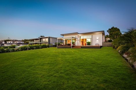 Photo of property in 8 Kerema Way, Schnapper Rock, Auckland, 0632