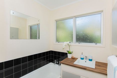 Photo of property in 27 Waingake Road, Manutuke, 4072
