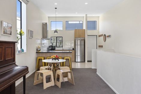 Photo of property in 104u7 Maupuia Road, Maupuia, Wellington, 6022