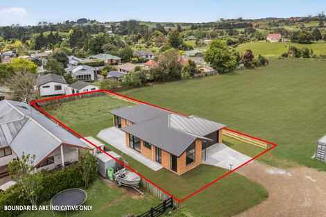 Photo of property in 17 Coolen Place, Tuakau, 2121
