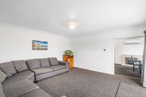 Photo of property in 402 Yaldhurst Road, Russley, Christchurch, 8042