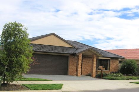 Photo of property in 9 Fernloche Place, Flat Bush, Auckland, 2016