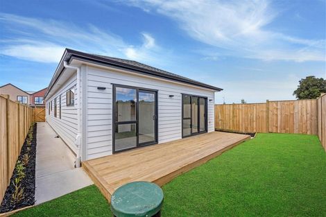 Photo of property in 14 Waimarie Drive, Karaka, 2578