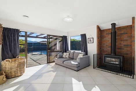 Photo of property in 11 Fern Grove, Taradale, Napier, 4112