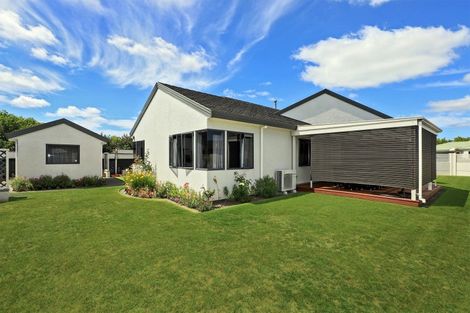 Photo of property in 12 Knightsbridge Place, Taradale, Napier, 4112