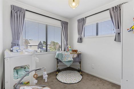 Photo of property in 20a Atlantis Place, Totara Vale, Auckland, 0629