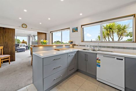 Photo of property in 2/4 Helvetia Drive, Browns Bay, Auckland, 0630