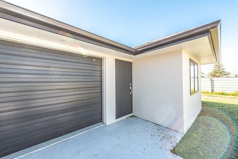 Photo of property in 6 Cross Street, Castlecliff, Wanganui, 4501