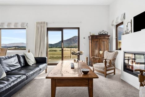 Photo of property in 185 Burdon Loop, Lake Hawea, 9382