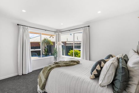 Photo of property in 6 Larkhill Place, Russley, Christchurch, 8042