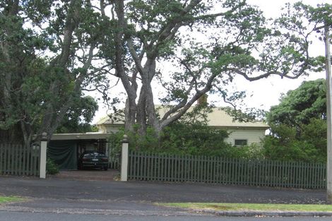 Photo of property in 12 Bridge View Road, Birkenhead, Auckland, 0626