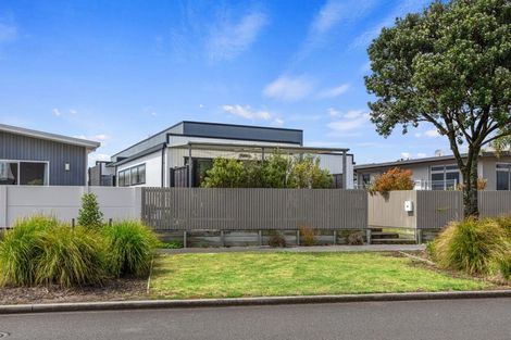 Photo of property in 83 Coast Boulevard, Papamoa Beach, Papamoa, 3118