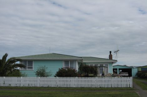 Photo of property in 50 Lee Street, Castlecliff, Whanganui, 4501