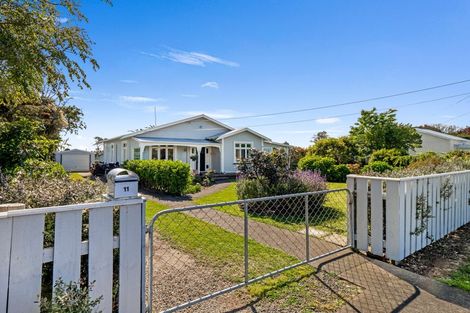 Photo of property in 11 Bear Street, Waverley, 4510
