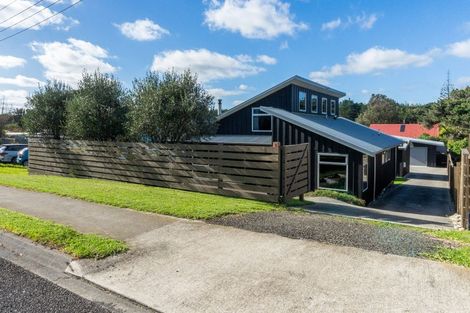 Photo of property in 6 Kent Avenue, Waitarere Beach, Levin, 5510