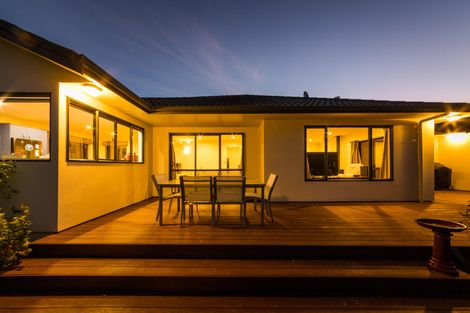 Photo of property in 15 Greenwood Place, Fitzherbert, Palmerston North, 4410