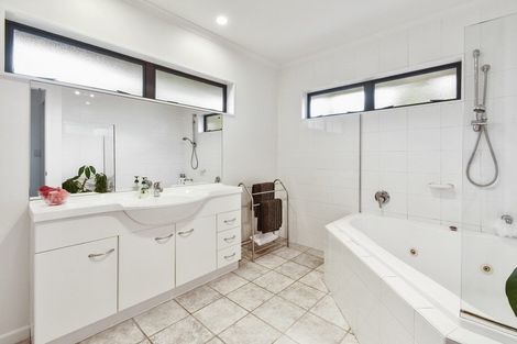 Photo of property in 16 Pat O'connor Place, Manurewa, Auckland, 2105
