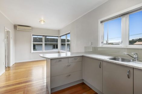 Photo of property in 4 Mana View Road, Paremata, Porirua, 5026