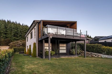 Photo of property in 8 Edgewood Place, Wanaka, 9305