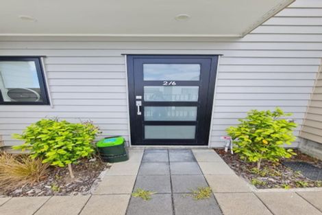 Photo of property in 2/6 South Pacific Place, Henderson, Auckland, 0612